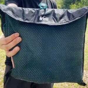 REI Multi Towel lite - quick dry camping towel - blue w/ carrying bag